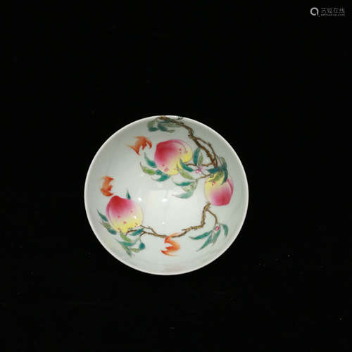 A Pair of Peach Pattern Porcelain Bowls