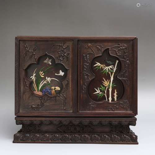 A Gem Inlaid Dressing Case