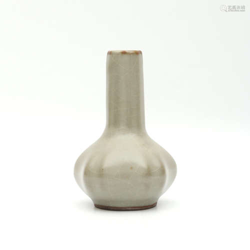 An Official Kiln Porcelain Vase