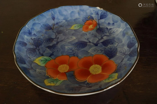 19TH-CENTURY JAPANESE POLYCHROME SAUCER DISH