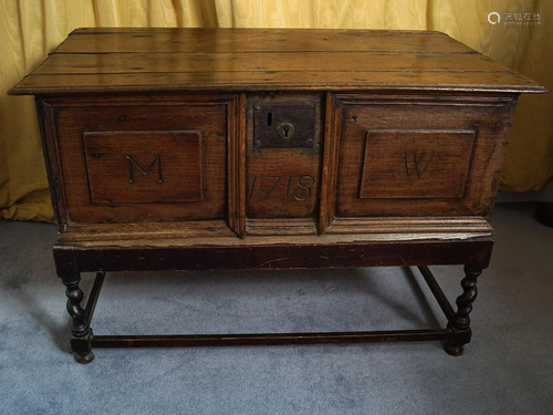 18TH-CENTURY OAK BIBLE BOX