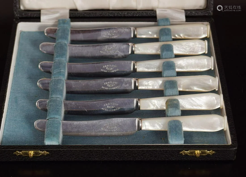 CASED SET OF 6 BUTTER KNIVES