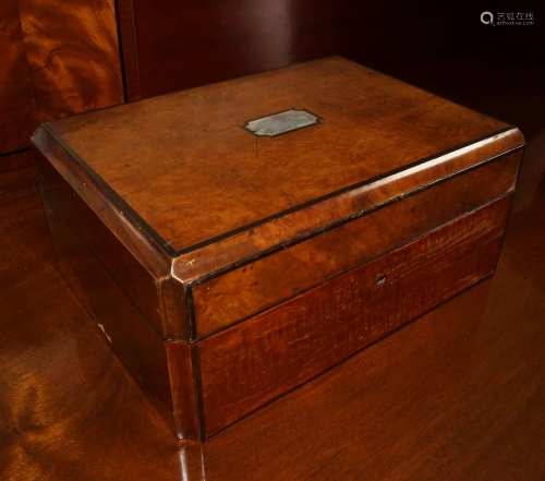 19TH-CENTURY MAHOGANY JEWELLERY BOX