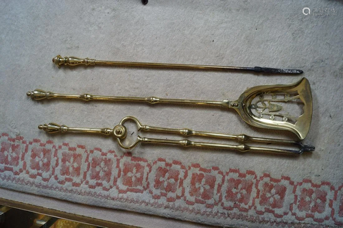 SET OF IRISH GEORGE III BRASS FIRE IRONS