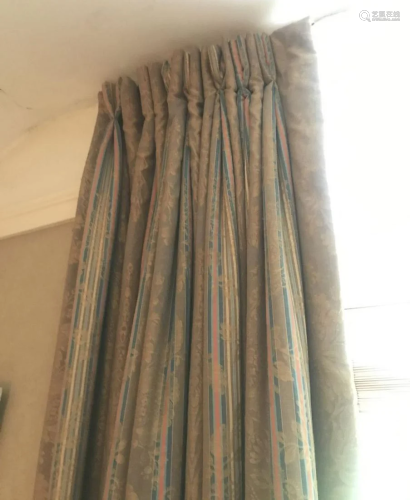PAIR OF CURTAINS