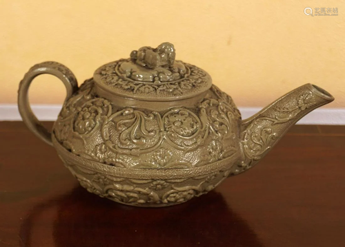 EARLY 19TH-CENTURY CREAMWARE TEA POT