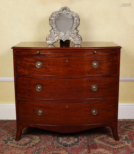 GEORGE III PERIOD MAHOGANY BACHELOR'S CHEST