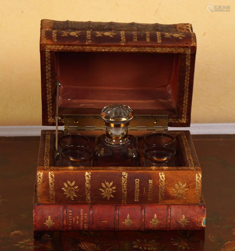 19TH-CENTURY LEATHER DECANTER BOX