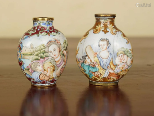 PAIR OF 18TH-CENTURY CHINESE SNUFF BOTTLES