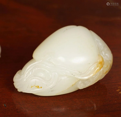 18TH-CENTURY CHINESE JADE PEBBLE