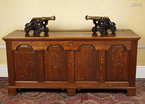 18TH-CENTURY PANELLED OAK TRUNK