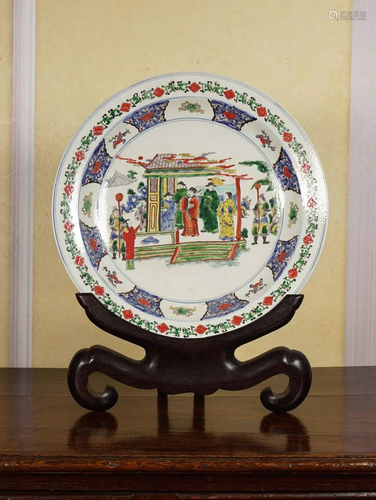 LARGE ORIENTAL PORCELAIN CHARGER