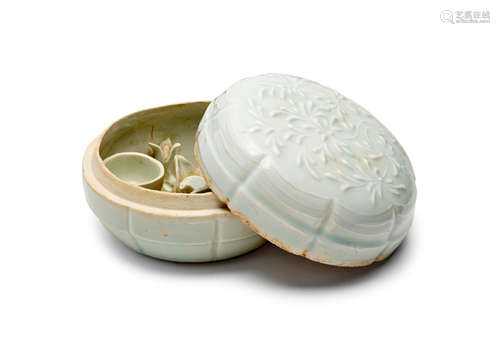 A rare molded Qingbai octofoil cosmetic box and cover Song Dynasty