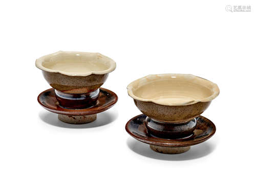 A pair of northern black-ware Cizhou-type conjoined cups and cup stands Song/Jin Dynasty