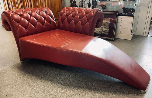 Chaiselongue (wohl 1980er Jahre), Designer Sitzmöbel, Relax Liege, Leder, rötliche Farbgebung, ca.