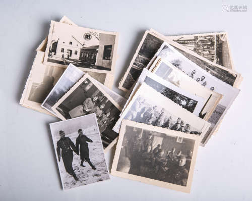 Konvolut von 23 Fotoaufnahmen (2. WK), Drittes Reich, überwiegend Gruppenfotos u. Frontbilder,
