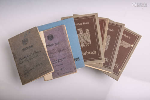 Konvolut von Militärpäßen u. Arbeitsbüchern (1. u. 2. WK), 7 Stück, bestehend aus: 1x Militärpaß von