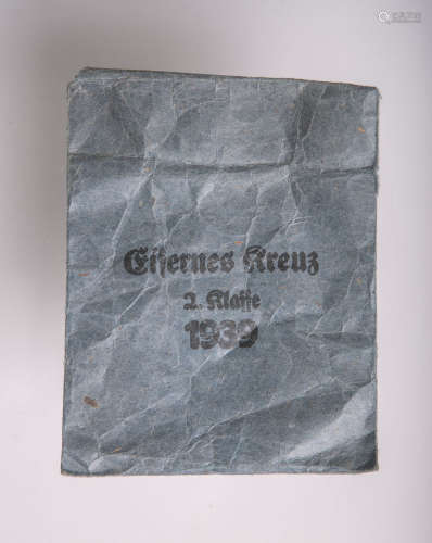 Verleihungstüte vom EKII (2. WK), Drittes Reich, 1939, Herst.: Grossmann u. Co. Wien. Altersgem.