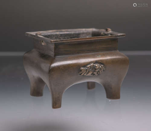 Kl. Weihrauchbrenner (China, späte Qing-Dynastie), Bronze patiniert, gebauchte rechteckige Form