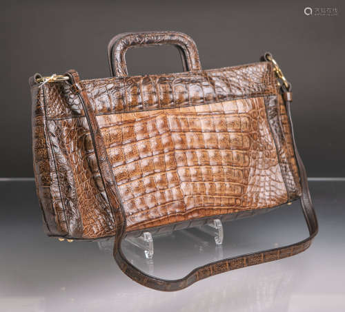 Elegante Handtasche aus edlen Krokodilleder (wohl 1950er Jahre), m. Schulterband, ca. 20 x 34 cm.