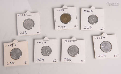 Konvolut von 7 Umlaufmünzen (DDR), bestehend aus: 1x 5 Pfennig (1952 A), 3x 10 Pfennig (1952 A, 1968