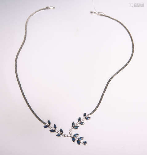 Collier 750 WG, ausgefasst m. 19 Brillanten von zus. ca. 1.20 ct/LC-vvs1/E-F u. 17 Saphiren (davon