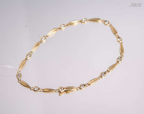 Armband 750 GG, m. 12 Brillanten von zus. ca. 0.6 ct, diese in mittlerem Farb- u. hohem