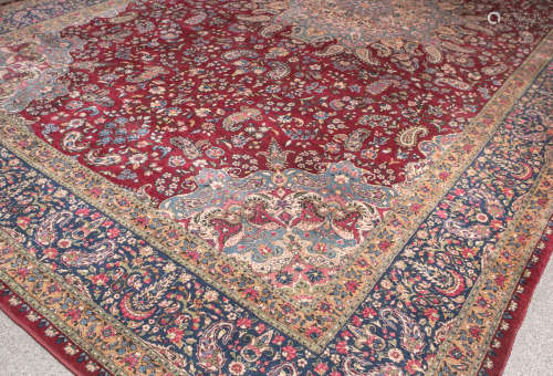 Großer Teppich (Kirman, Iran, wohl 1970er Jahre), Wolle auf Wolle, Boteh-Muster, ca. 642 x 361 cm.