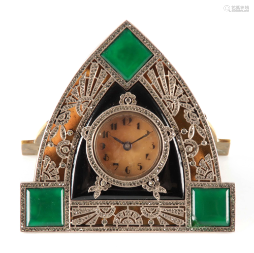 A 1930'S ART DECO STRUT CLOCK the lancet-shaped frame