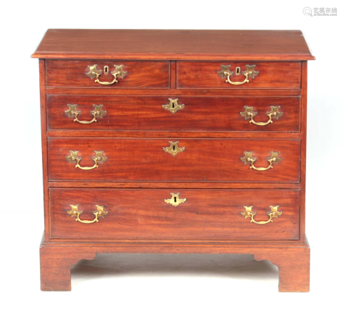 A GOOD GEORGE III MAHOGANY CHEST OF DRAWERS …