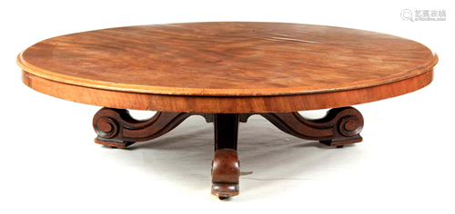 A 19TH CENTURY MAHOGANY COFFEE TABLE with circular