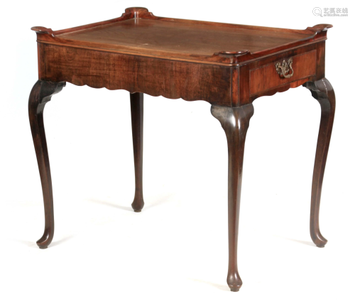 AN EARLY 18TH CENTURY MAHOGANY SILVER TABLE with