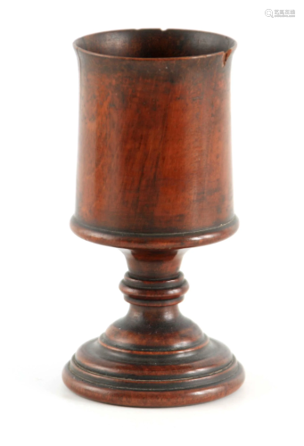 AN 18TH CENTURY TURNED WALNUT TREEN CUP of tapering