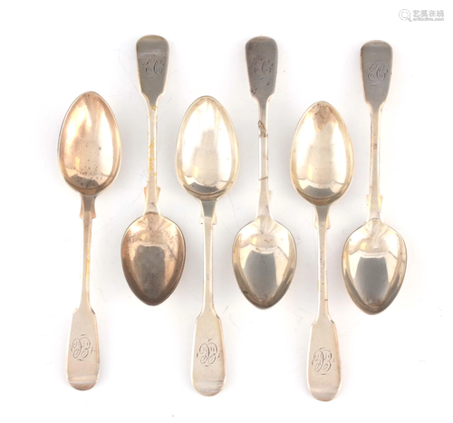 A SET OF SIX VICTORIAN FIDDLE PATTERN TEASPOONS by