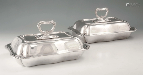 A GOOD PAIR OF EDWARD VII SOLID SILVER ENTREE DISHES of