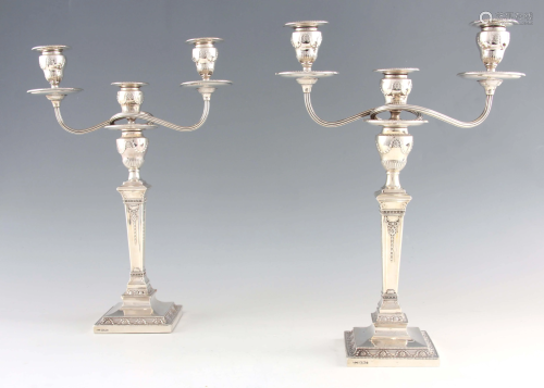 A PAIR OF EDWARDIAN SILVER ADAM STYLE CANDELABRA with