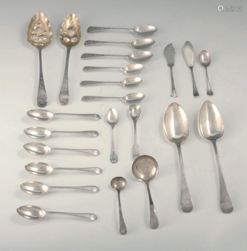 A COLLECTION OF 21 SILVER SPOONS AND TWO SILVER FISH