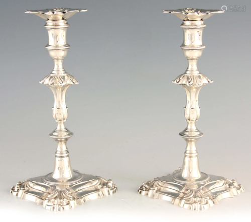 A PAIR OF GEORGE III SOLID CAST SILVER FOUR SHELL