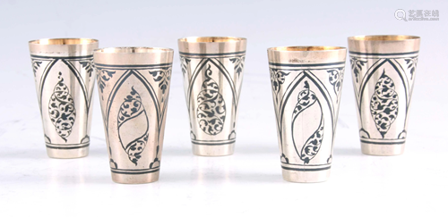 A SET OF FIVE RUSSIAN SILVER NIELLO VODKA CUPS of