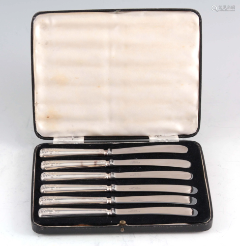 A GEORGE V CASED SET OF SIX SILVER HANDLED AFTERNOON