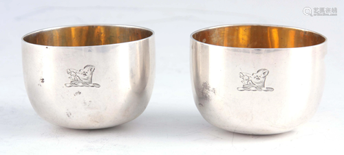 A PAIR OF GEORGE II SILVER AND SILVER GILT TUMBLER CUPS