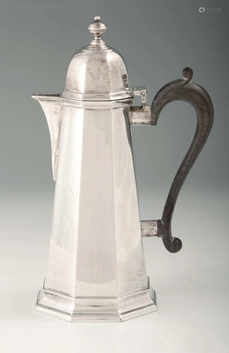 AN EDWARD VII SILVER COFFEE POT of tapering octagonal