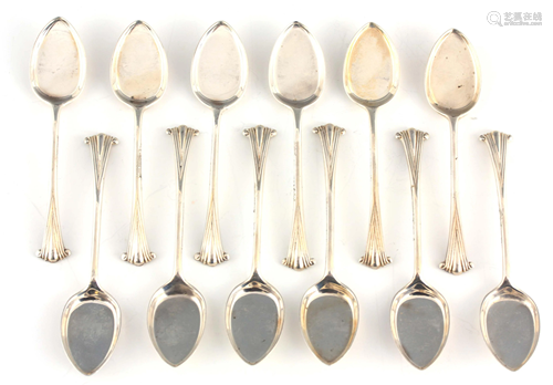 A SET OF TWELVE MID/EARLY 20TH CENTURY ONSLOW PATTERN