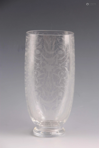 AN EARLY 20TH CENTURY FRENCH ACID ETCHED BACCARAT G…