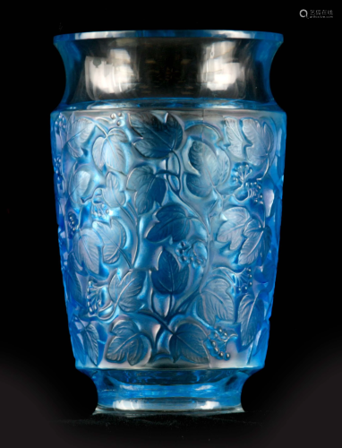 R LALIQUE, A BLUE STAINED ÔDEAUVILLEÕ GLASS VASE of