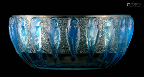 R. LALIQUE, FRANCE A 20TH CENTURY OPALESCENT PERRUCHE