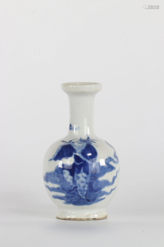 Blue white Chinese porcelain vase with 6 character mark
