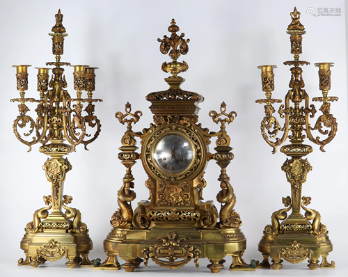 Important gilded bronze garniture (3 pieces) and