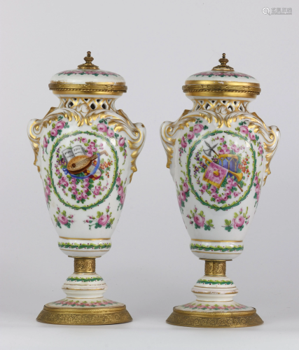 Pair of tender porcelain pot-pourris vases from Sevres