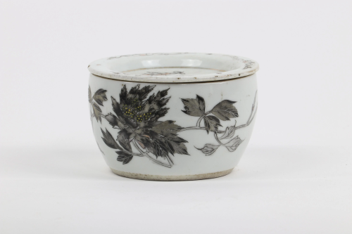 China, late 19th century, covered box decorated with